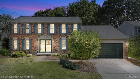 21650 Clover Ln, Novi, MI 48375