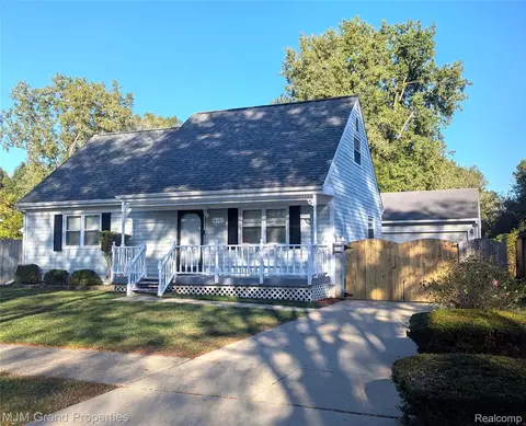 16103 Meadow Dr, Romulus, MI 48174