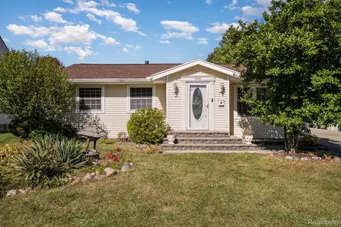 9140 Chelmsford Dr, Swartz Creek, MI 48473