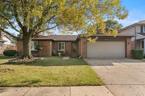 44999 N Spring Dr, Canton, MI 48187