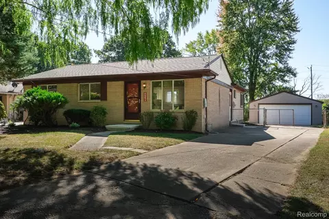 26293 Shiawassee Rd, Southfield, MI 48033