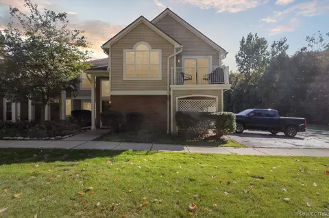 56059 Chesapeake Cir, Utica, MI 48316