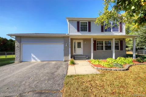 7849 Twins Dr, Waterford, MI 48329