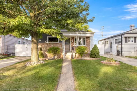 18114 Ray St, Riverview, MI 48193