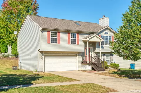 3307 Pond Ridge Dr, Holly, MI 48442