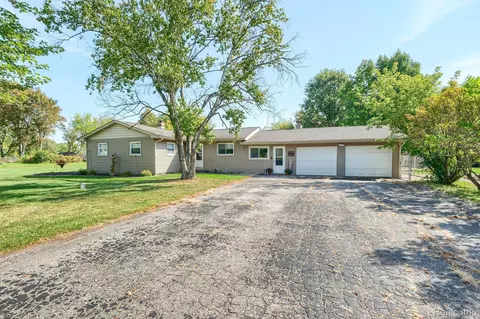 3273 Connecticut St, Burton, MI 48519