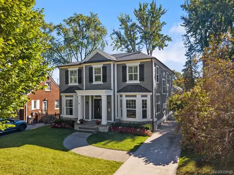 2106 Pembroke Rd, Birmingham, MI 48009