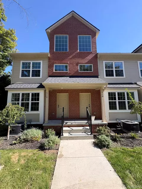 518 Village Ln, Milford, MI 48381