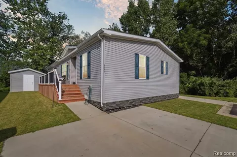 5201 Millstone, Highland, MI 48380