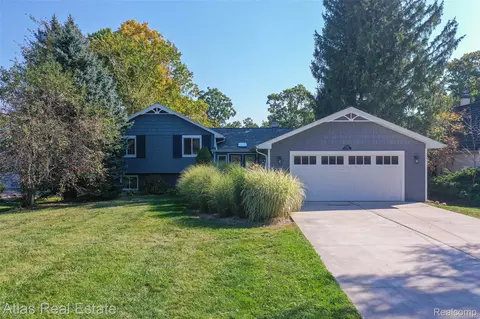 9449 Ridge Rd, Goodrich, MI 48438