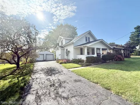 11026 Walker St, Grand Blanc, MI 48439