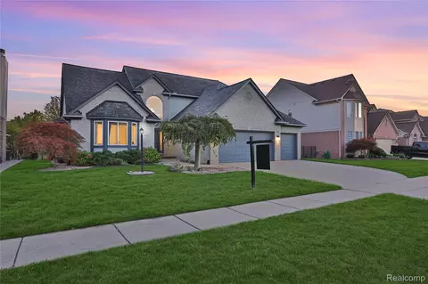 16282 Sassafras Ln, Macomb, MI 48044