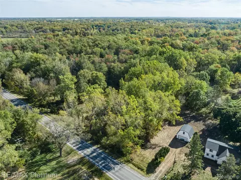 12111 South Linden Road, Fenton, MI 48451