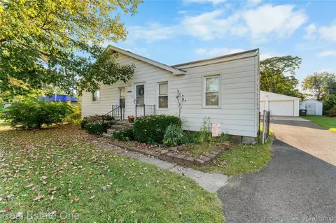 9230 Cooper St, Taylor, MI 48180