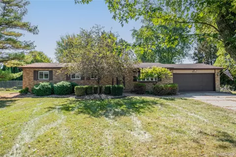 9336 E Bristol Rd, Davison, MI 48423