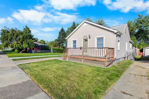 22036 Piper Ave, Eastpointe, MI 48021