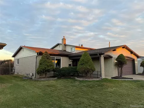 3542 Marc Dr, Sterling Heights, MI 48310