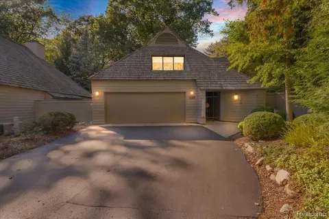 965 Bloomfield Woods, Bloomfield Hills, MI 48304