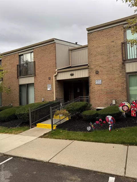 18035 University Park Dr #56, Livonia, MI 48152