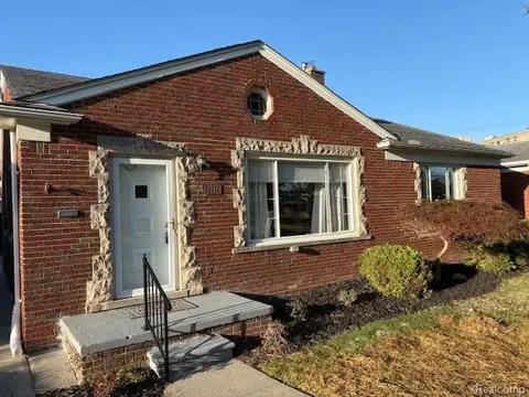 21216 Brierstone St, Harper Woods, MI 48225