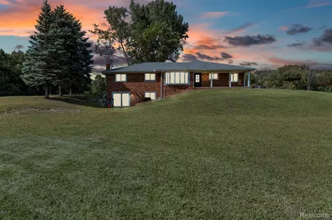 2666 E Oakwood Rd, Addison, MI 48370