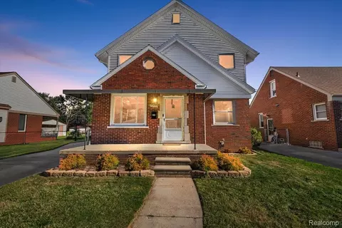 21901 Trombly St, Saint Clair Shores, MI 48080