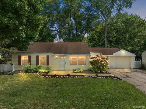 8880 Elmhurst Ave, Plymouth, MI 48170