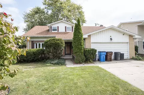 29823 Kingsbridge Dr, Rockwood, MI 48173