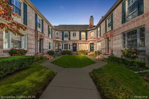 45 Cranford Ln, Grosse Pointe, MI 48230