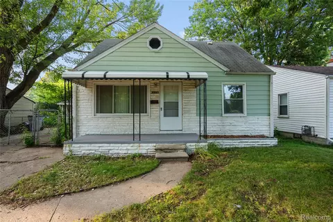 1035 E Madge Ave, Hazel Park, MI 48030