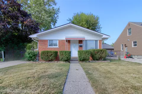 2715 Kenmore Rd, Berkley, MI 48072