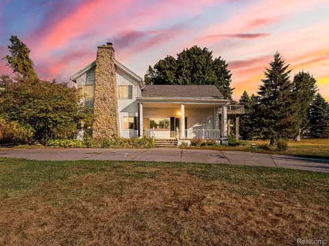 8470 Wise Rd, Commerce, MI 48382