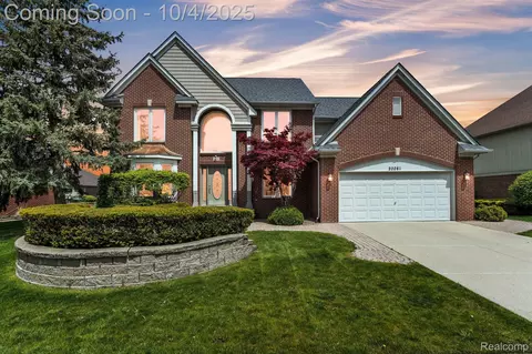 20261 Ramblewood Dr, Macomb, MI 48044