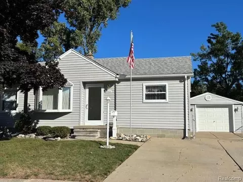 25452 Notre Dame St, Dearborn Heights, MI 48125