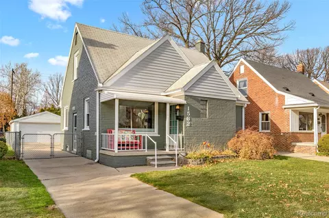 1562 Hollywood St, Dearborn, MI 48124