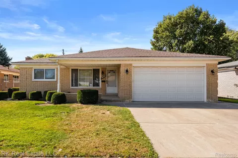 25825 Berkshire St, Roseville, MI 48066