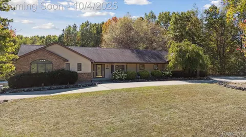 5600 Garretson Ln, Brandon, MI 48371