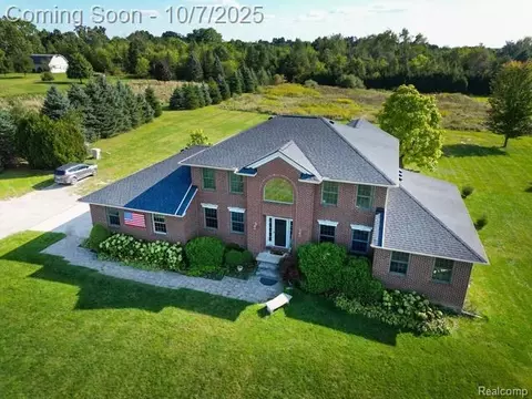 8660 Spicer Rd, Green Oak, MI 48116