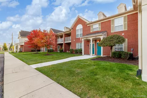 29675 Nottingham Cir, Livonia, MI 48152