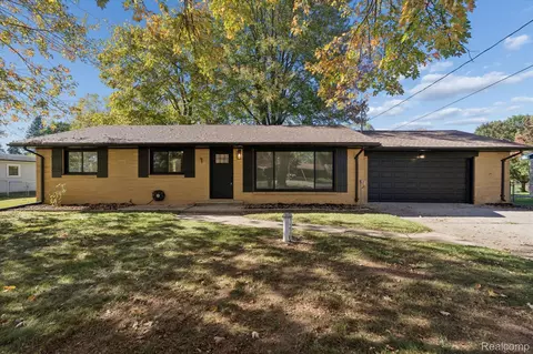 241 Raleigh Pl, Venice, MI 48449