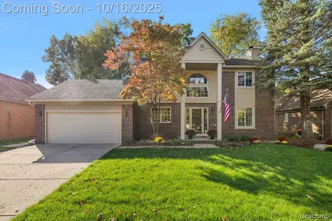 14712 Emerson Dr, Sterling Heights, MI 48312