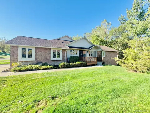 5616 Hillcrest Cir W, West Bloomfield, MI 48322