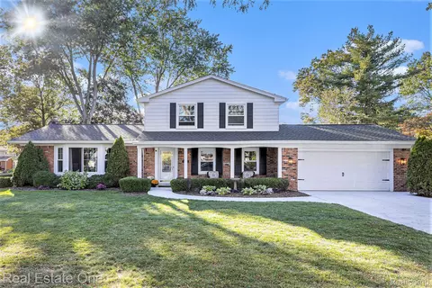 4259 Frostwood Ct, Troy, MI 48098