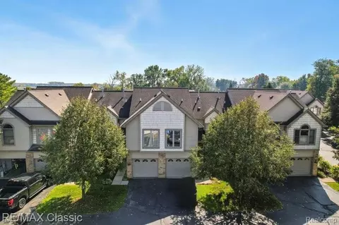 27820 Reo Rd, Grosse Ile, MI 48138