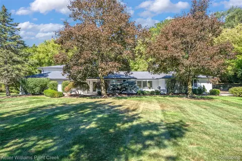 4428 Old Trinity Ct, Bloomfield Hills, MI 48301