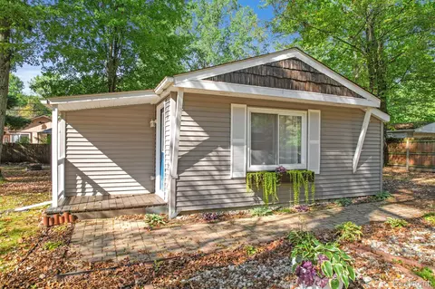 9106 Maple Rd, Clay, MI 48001