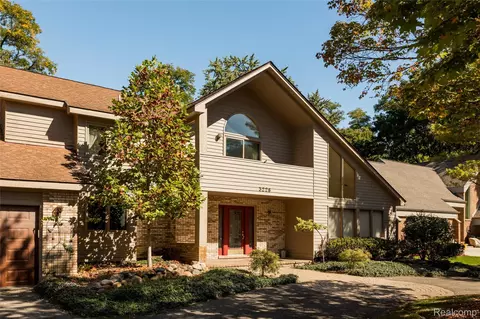 3228 Pine Lake Rd, West Bloomfield, MI 48324