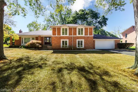 2433 Wickfield Rd, West Bloomfield, MI 48323