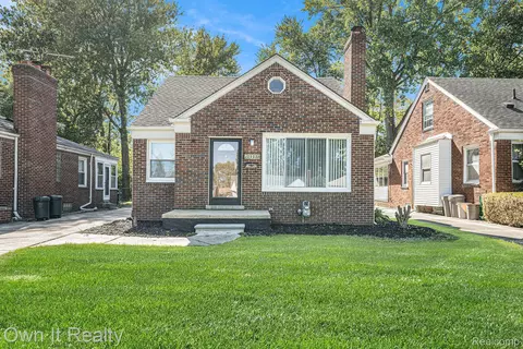 21138 Huntington Ave, Harper Woods, MI 48225