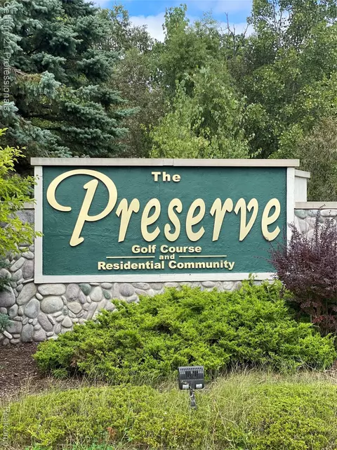 69 Preserve Dr, Fenton, MI 48430